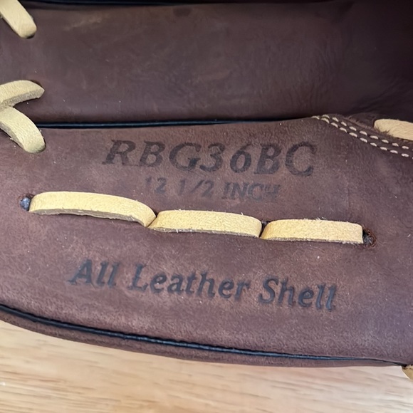 For lefties. Goes on right hand - Picture 3 of 4